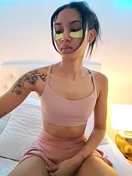 Snapshot of Leaberry chatting on 02.24.26 Leaberry online show from 02.24.26