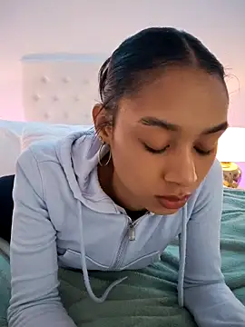 Snapshot of Leaberry chatting on 02.25.26 Leaberry online show from 02.25.26