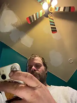 Snapshot of charactrzero chatting on 12.05.24 charactrzero online show from 12.05.24