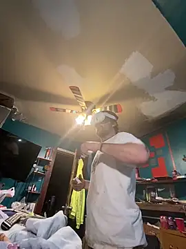 Snapshot of charactrzero chatting on 01.12.25 charactrzero online show from 01.12.25