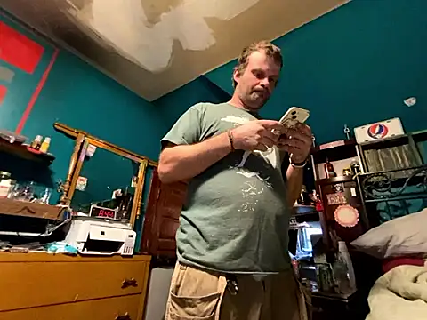 Snapshot of charactrzero chatting on 10.21.25 charactrzero online show from 10.21.25