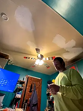 Snapshot of charactrzero chatting on 10.29.25 charactrzero online show from 10.29.25