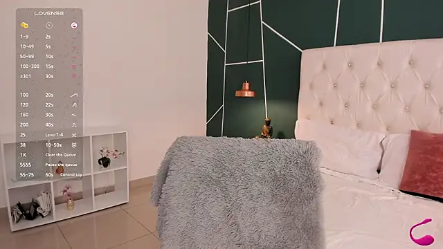 Snapshot of Veronicalanx1 chatting on 10.28.25 Veronicalanx1 online show from 10.28.25