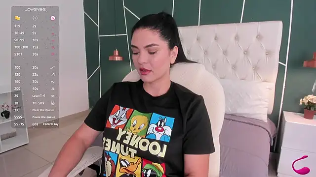 Snapshot of Veronicalanx1 chatting on 10.31.25 Veronicalanx1 online show from 10.31.25