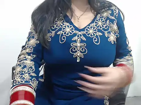 Snapshot of HOT_CHILLY chatting on 04.23.26 HOT CHILLY online show from 04.23.26