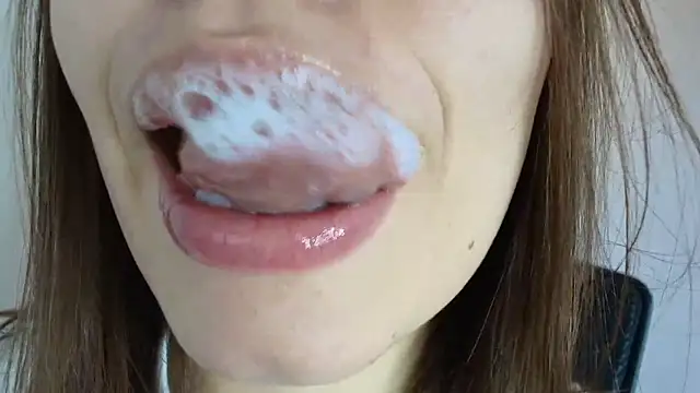 Snapshot of lisbet21x chatting on 09.30.25 lisbet21x online show from 09.30.25