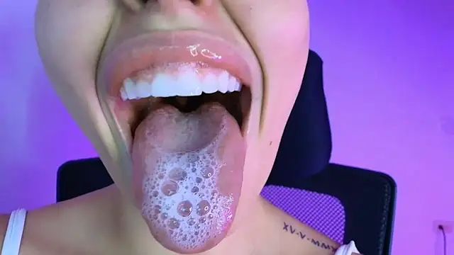 Snapshot of lisbet21x chatting on 10.30.25 lisbet21x online show from 10.30.25