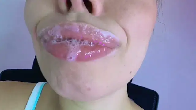 Snapshot of lisbet21x chatting on 11.08.25 lisbet21x online show from 11.08.25