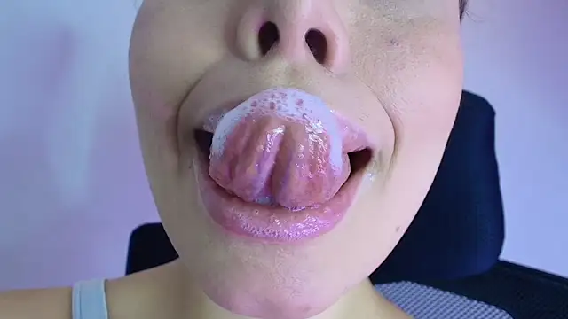 Snapshot of lisbet21x chatting on 11.13.25 lisbet21x online show from 11.13.25