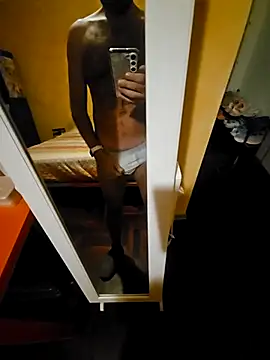 Snapshot of Dolceporco19 chatting on 11.05.25 Dolceporco19 online show from 11.05.25