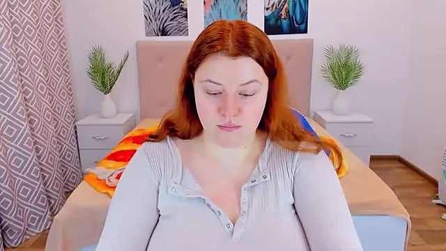 Snapshot of PolinaSalvatore chatting on 12.18.24 PolinaSalvatore online show from 12.18.24