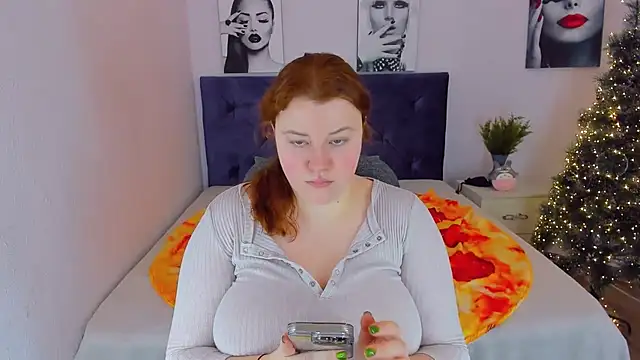 Snapshot of PolinaSalvatore chatting on 12.22.24 PolinaSalvatore online show from 12.22.24