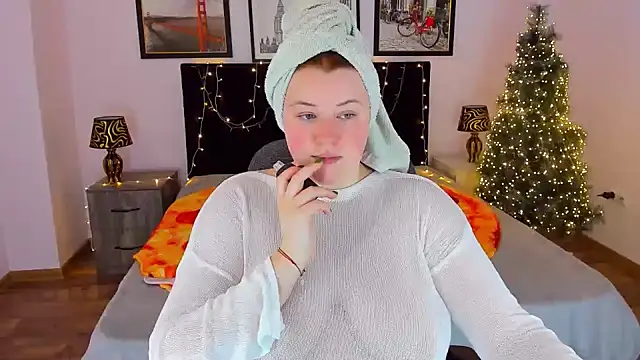 Snapshot of PolinaSalvatore chatting on 12.23.24 PolinaSalvatore online show from 12.23.24