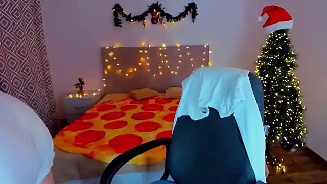 Snapshot of PolinaSalvatore chatting on 12.24.24 PolinaSalvatore online show from 12.24.24