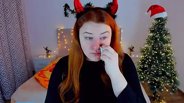 Snapshot of PolinaSalvatore chatting on 12.25.24 PolinaSalvatore online show from 12.25.24