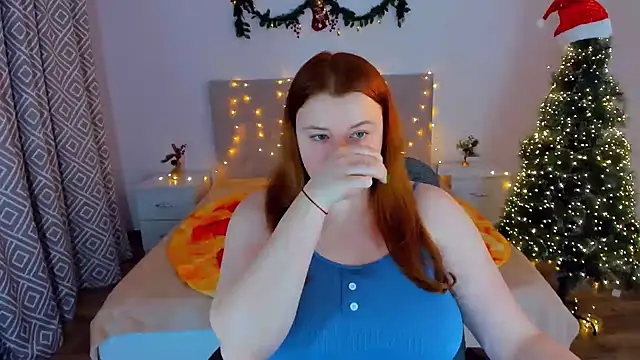 Snapshot of PolinaSalvatore chatting on 12.25.24 PolinaSalvatore online show from 12.25.24