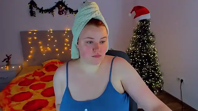 Snapshot of PolinaSalvatore chatting on 12.25.24 PolinaSalvatore online show from 12.25.24