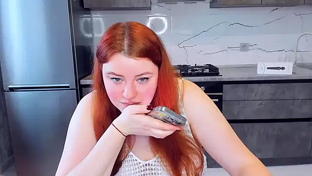 Snapshot of PolinaSalvatore chatting on 02.05.25 PolinaSalvatore online show from 02.05.25