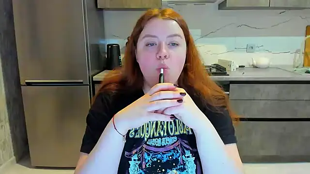 Snapshot of PolinaSalvatore chatting on 02.20.25 PolinaSalvatore online show from 02.20.25