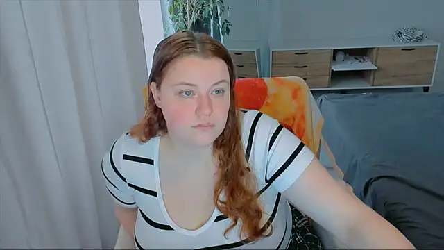 Snapshot of PolinaSalvatore chatting on 10.12.25 PolinaSalvatore online show from 10.12.25