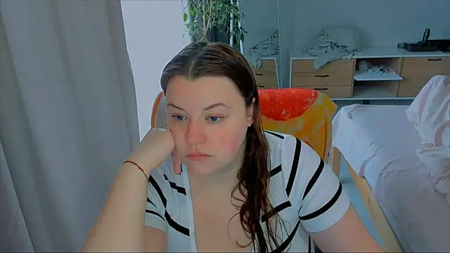 Snapshot of PolinaSalvatore chatting on 10.19.25 PolinaSalvatore online show from 10.19.25