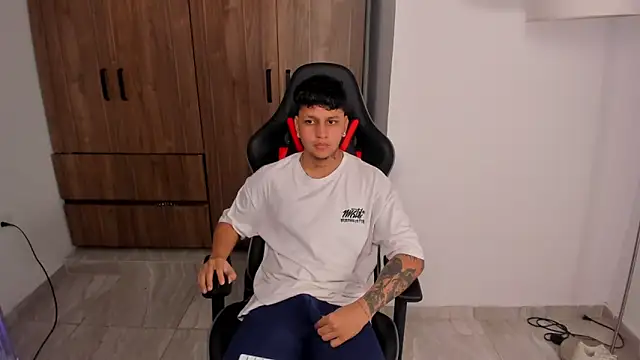 Snapshot of Jake_simons chatting on 09.30.25 Jake simons online show from 09.30.25