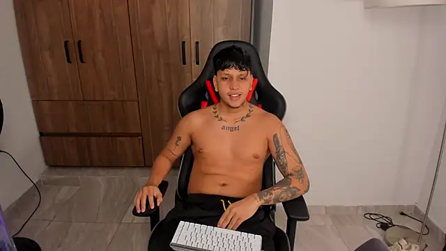 Snapshot of Jake_simons chatting on 10.04.25 Jake simons online show from 10.04.25