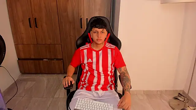 Snapshot of Jake_simons chatting on 10.13.25 Jake simons online show from 10.13.25