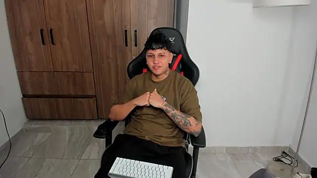 Snapshot of Jake_simons chatting on 10.15.25 Jake simons online show from 10.15.25