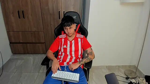 Snapshot of Jake_simons chatting on 10.22.25 Jake simons online show from 10.22.25