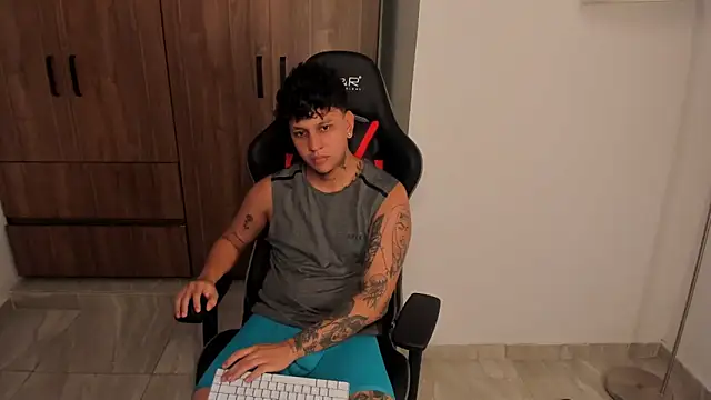 Snapshot of Jake_simons chatting on 10.29.25 Jake simons online show from 10.29.25