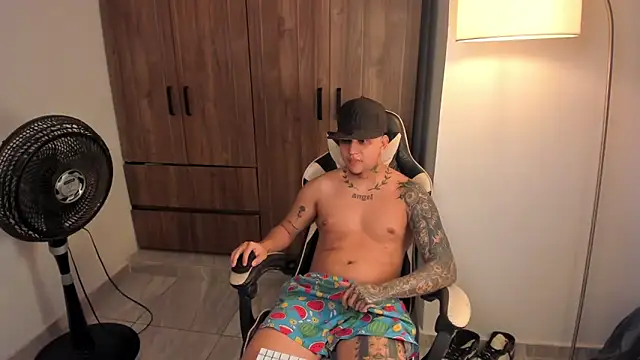 Snapshot of Jake_simons chatting on 06.18.26 Jake simons online show from 06.18.26