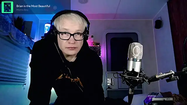 Snapshot of Snarfle82 chatting on 02.05.25 Snarfle82 online show from 02.05.25