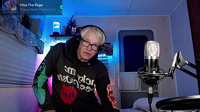 Snapshot of Snarfle82 chatting on 03.11.25 Snarfle82 online show from 03.11.25