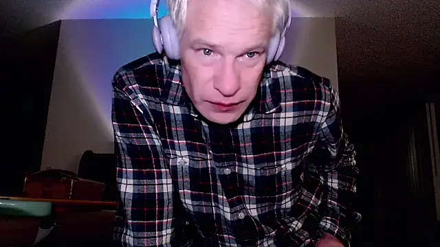 Snapshot of Snarfle82 chatting on 10.26.25 Snarfle82 online show from 10.26.25