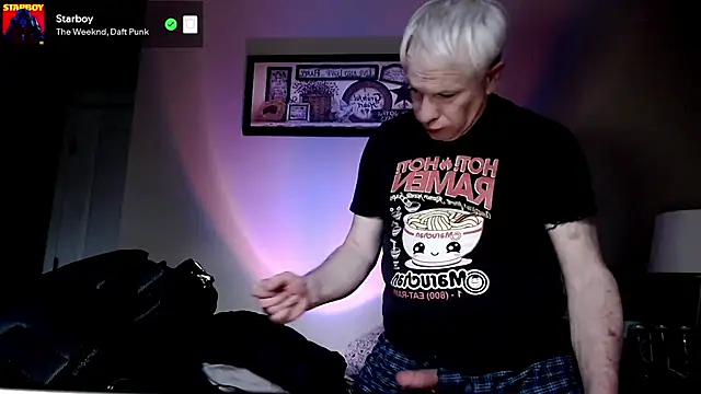 Snapshot of Snarfle82 chatting on 11.06.25 Snarfle82 online show from 11.06.25