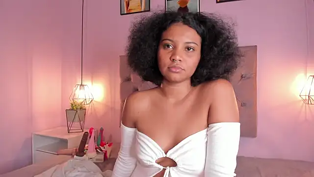 Snapshot of Zafiiraa chatting on 01.15.25 Zafiiraa online show from 01.15.25