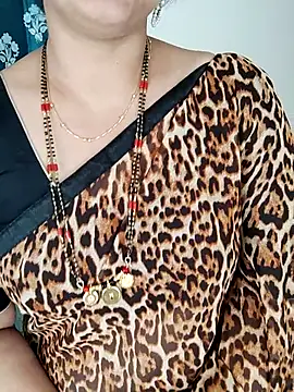 Snapshot of Indian_desi_wife chatting on 10.04.25 Indian desi wife online show from 10.04.25