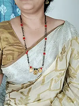 Snapshot of Indian_desi_wife chatting on 11.08.25 Indian desi wife online show from 11.08.25