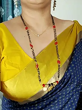 Snapshot of Indian_desi_wife chatting on 11.17.25 Indian desi wife online show from 11.17.25