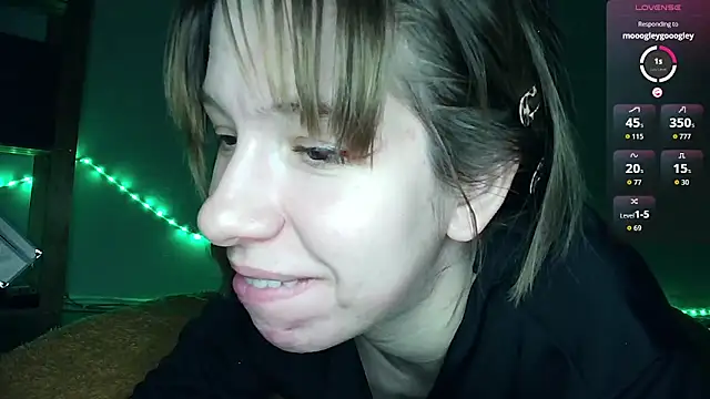 Snapshot of cruellagoth666 chatting on 10.04.25 cruellagoth666 online show from 10.04.25