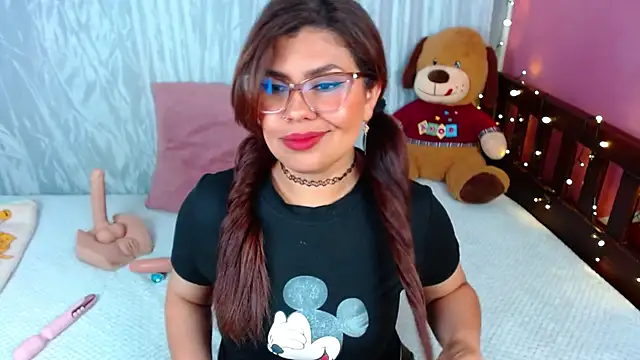 Snapshot of Queenamazon1 chatting on 10.27.25 Queenamazon1 online show from 10.27.25