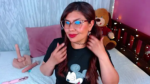 Snapshot of Queenamazon1 chatting on 10.28.25 Queenamazon1 online show from 10.28.25