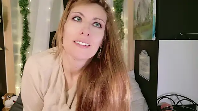 Snapshot of victorialotus chatting on 12.19.25 victorialotus online show from 12.19.25