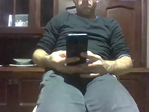 Snapshot of aroj95 chatting on 10.13.25 aroj95 online show from 10.13.25