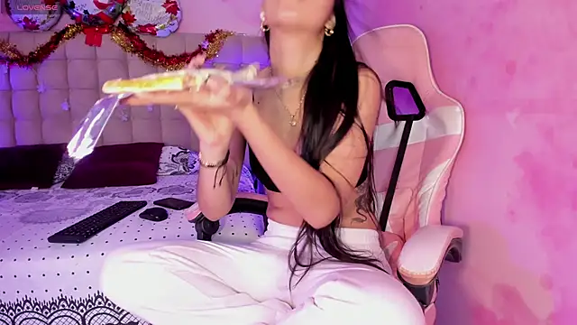 Snapshot of IvySanders1 chatting on 12.26.24 IvySanders1 online show from 12.26.24