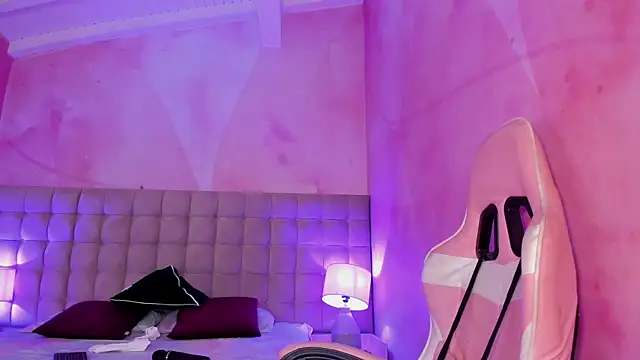 Snapshot of IvySanders1 chatting on 01.08.25 IvySanders1 online show from 01.08.25