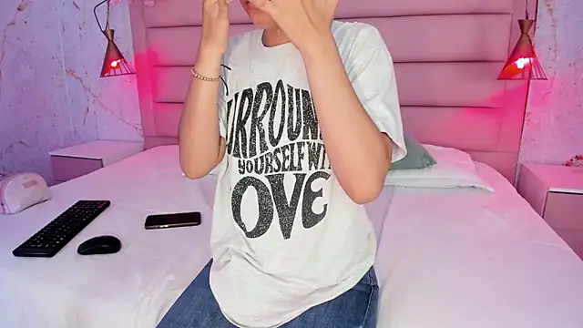 Snapshot of IvySanders1 chatting on 10.12.25 IvySanders1 online show from 10.12.25