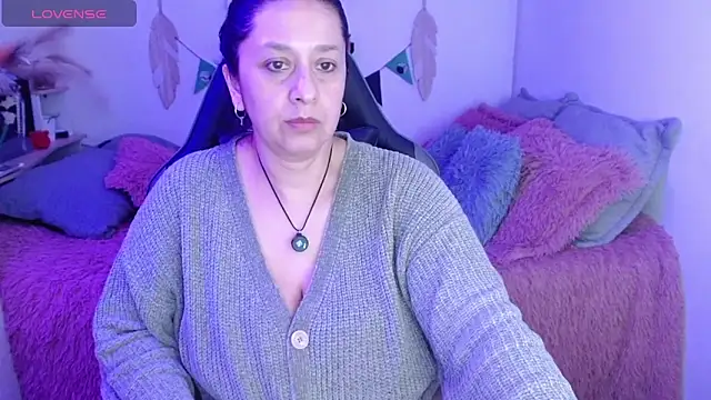 Snapshot of camilalatti chatting on 06.19.26 camilalatti online show from 06.19.26
