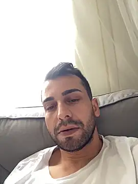 Snapshot of Emre-34 chatting on 11.10.25 Emre-34 online show from 11.10.25